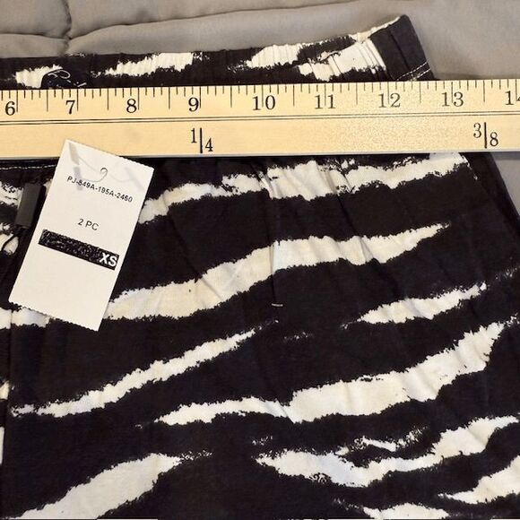 NEW! Rails Eva Pajama Set Black Watercolor Tiger Stripes Shorts Oversized XS - Picture 9 of 11